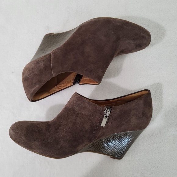 Clarks Artisan Brown Suede Wedge Ankle Booties SZ 9.5 - Picture 6 of 10